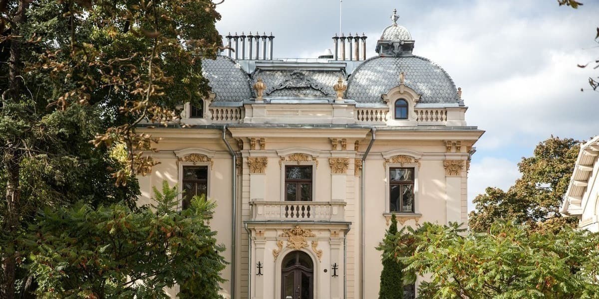 Luxurious Antakalnis