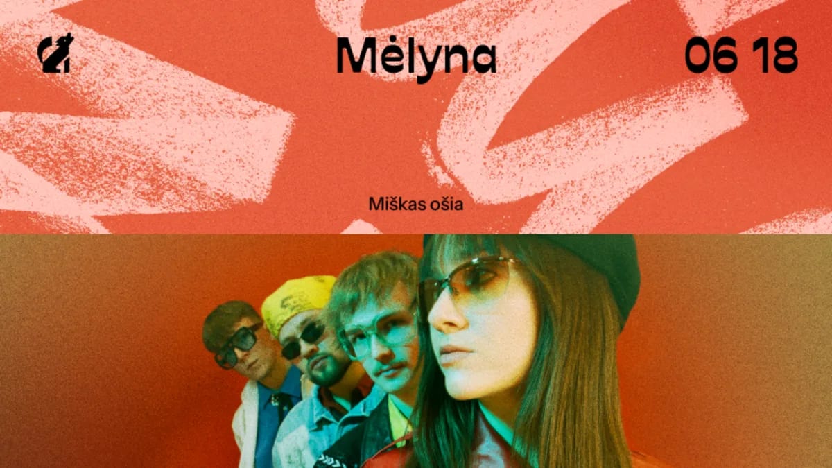 Miškas ošia: mėlyna